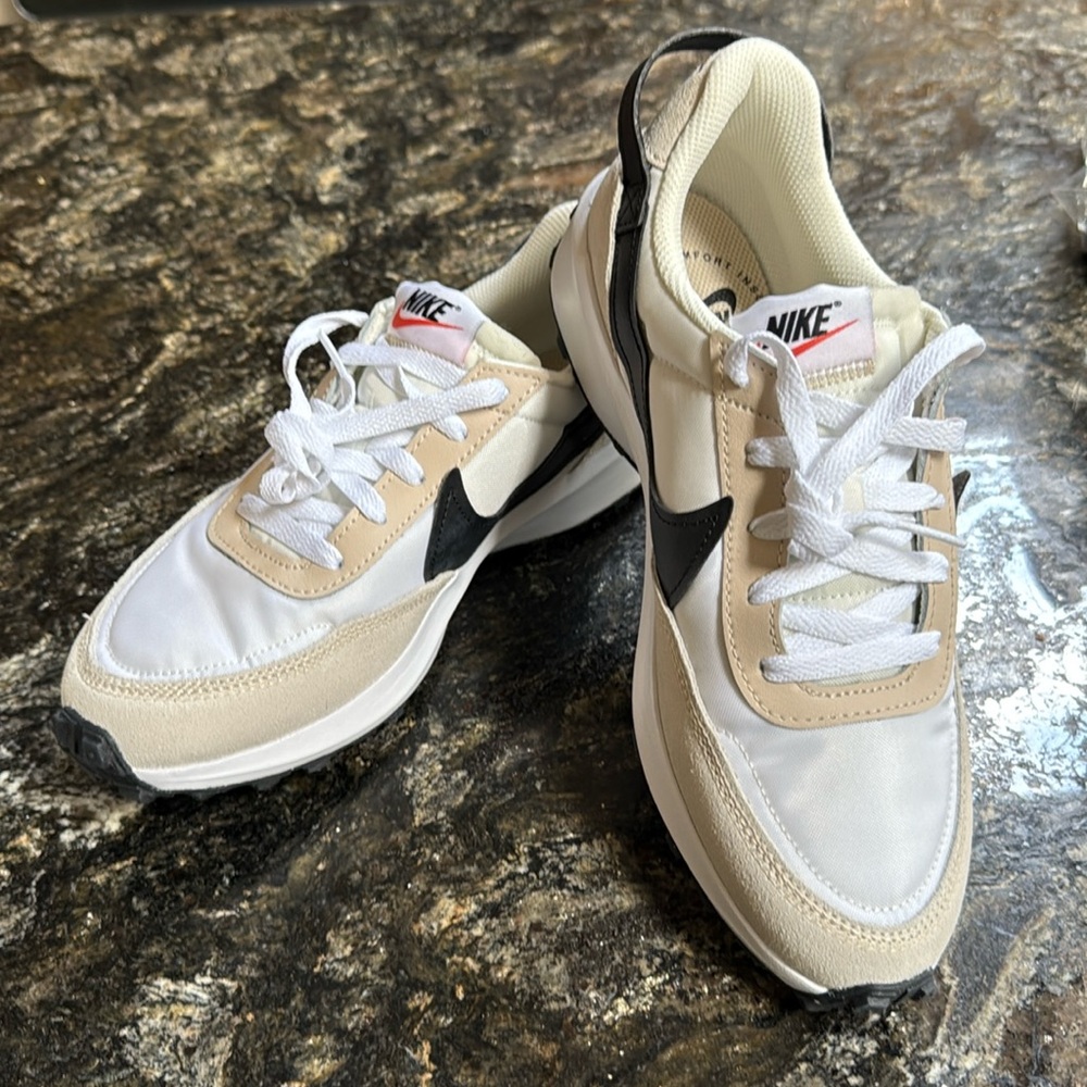 Nike Waffle Debut Womens Sneakers